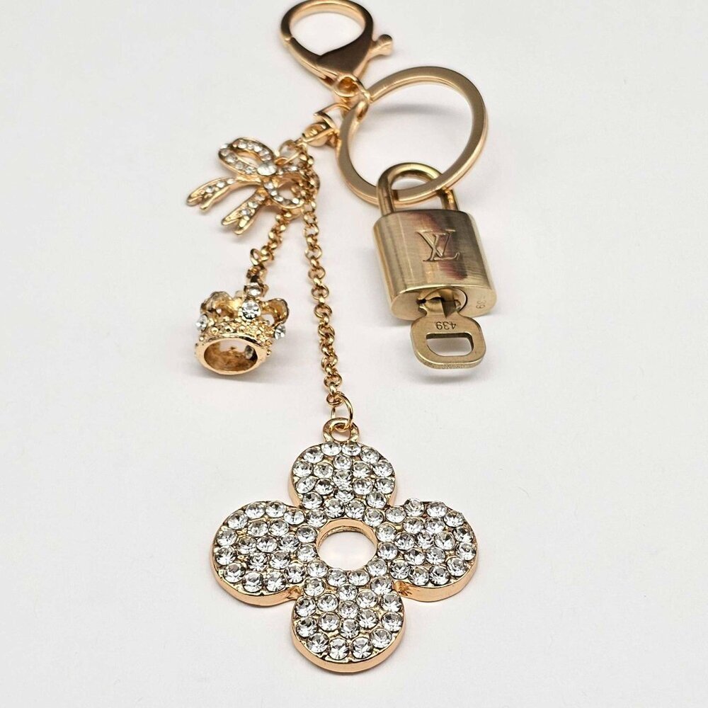 Louis Vuitton Gold Padlock 🔒 Key Set Authentic LV w/ Unbranded Flower Keychain - Picture 6 of 10
